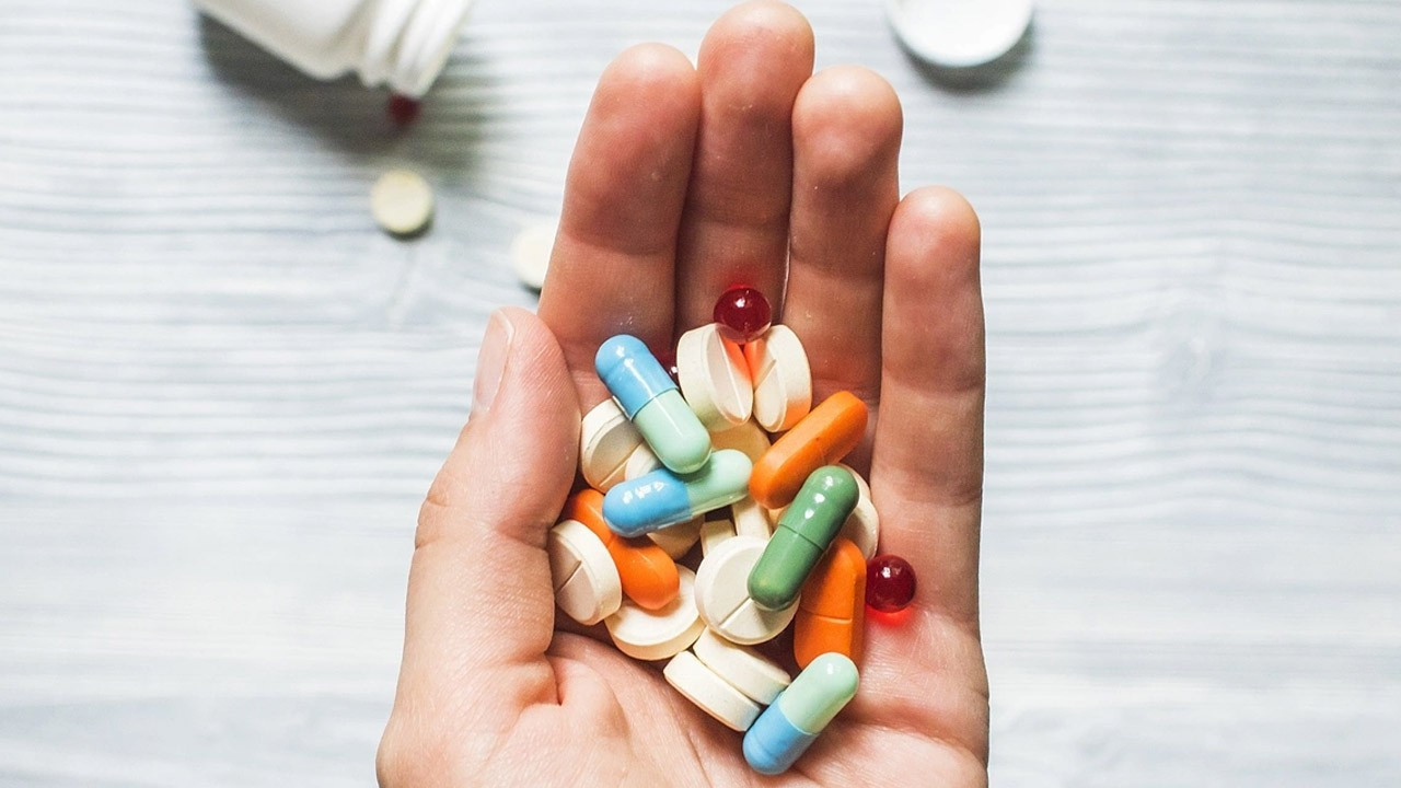 İstanbul'da ilaç skandalı: 1,5 milyon sahte hap el…