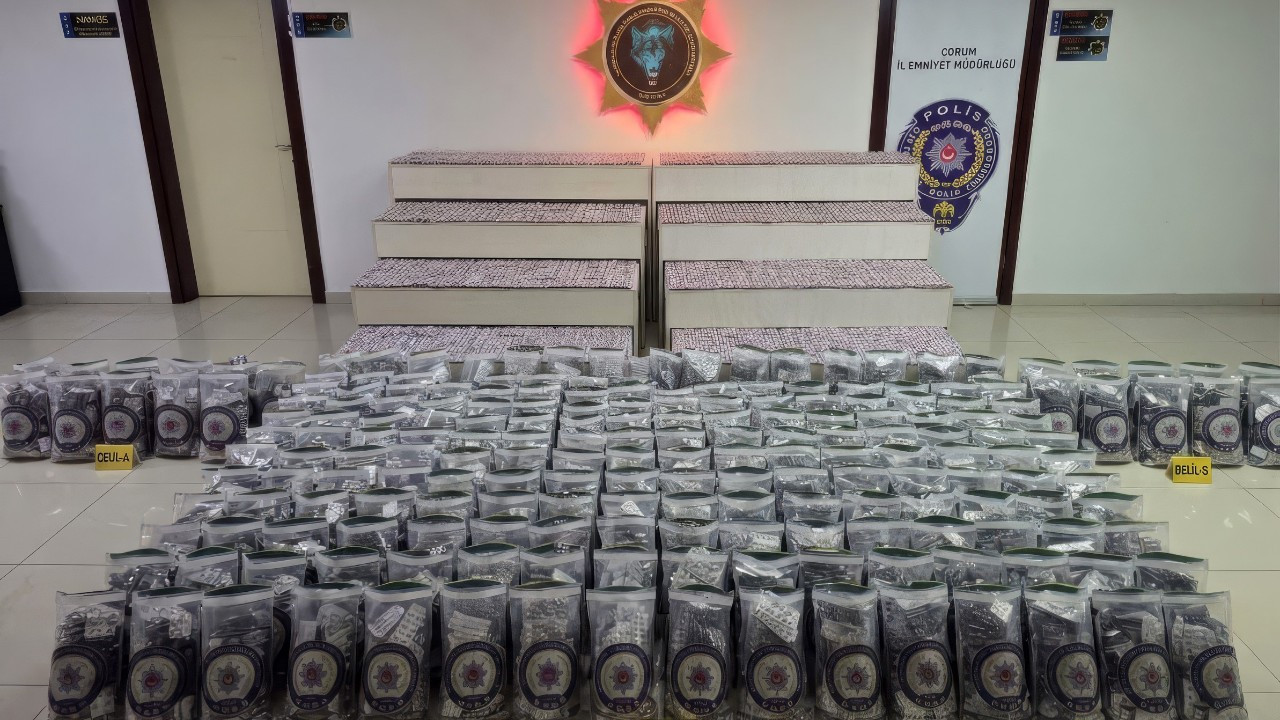 Çorum polisinden uyuşturucu sevkiyatına darbe: Binlerce hap ele geçirildi