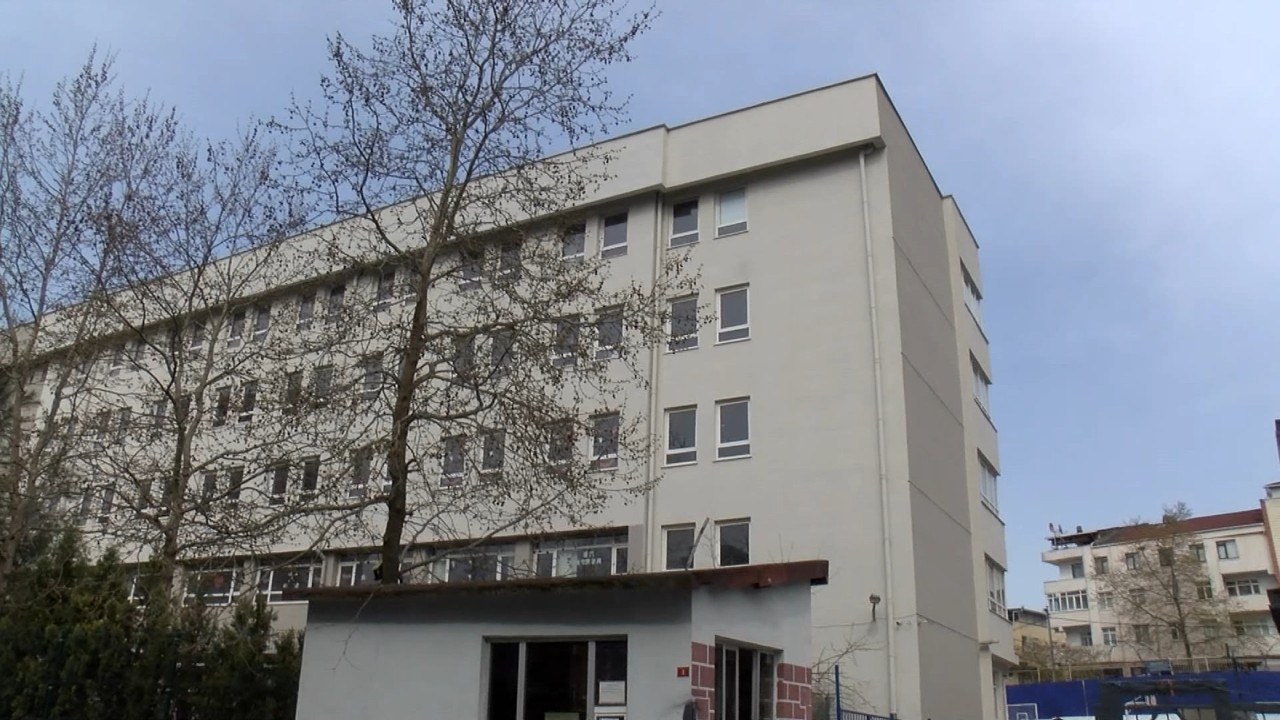 Okulda panik! Çok sayıda öğrenci hastaneye kaldırıldı: Adres yine tavuk döner!