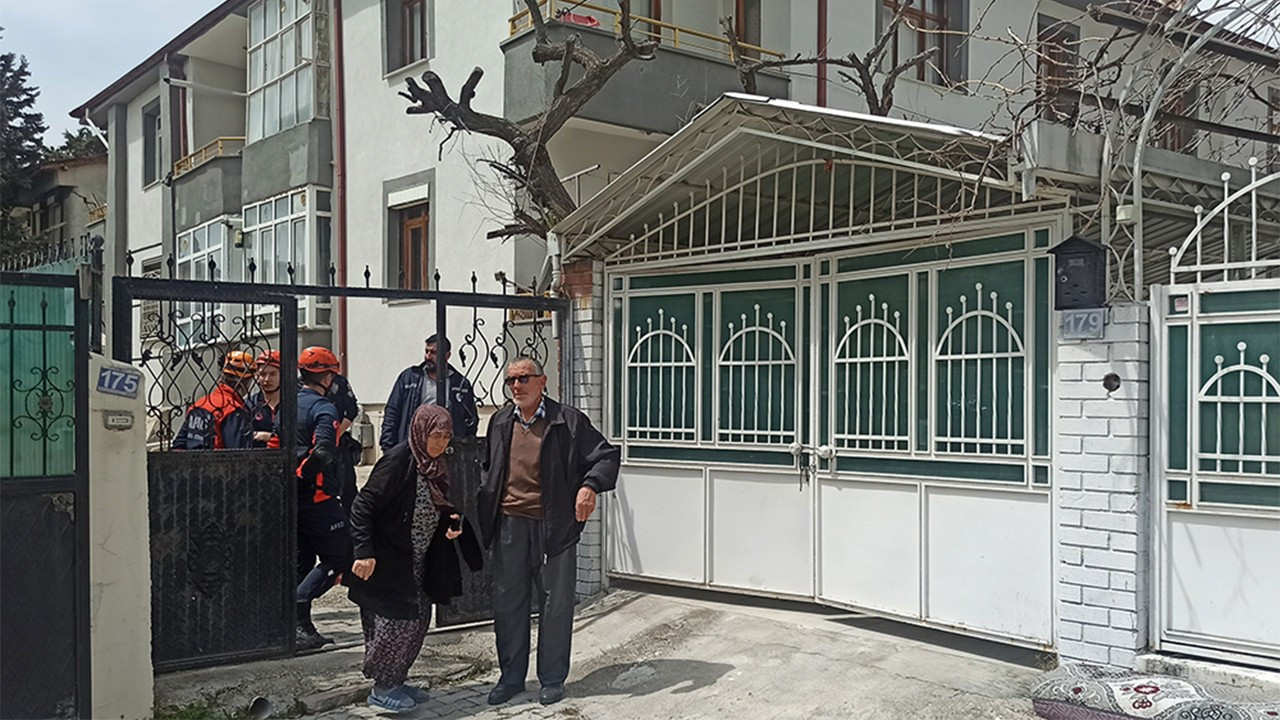 Konya'da korkutan anlar! 3.2'lik depremin ardından 2 bina tahliye edildi