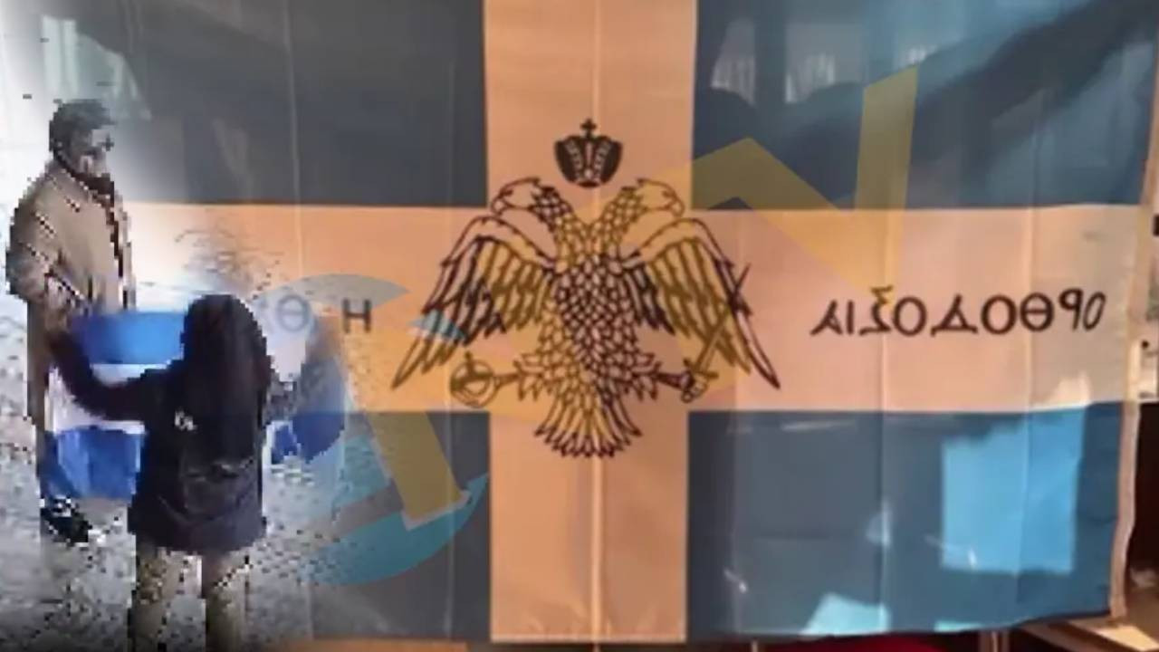 Yunan turistlerden Ayasofya'da bayrak provokasyonu! "Ya Ortodoks Ol Ya Da Öl"