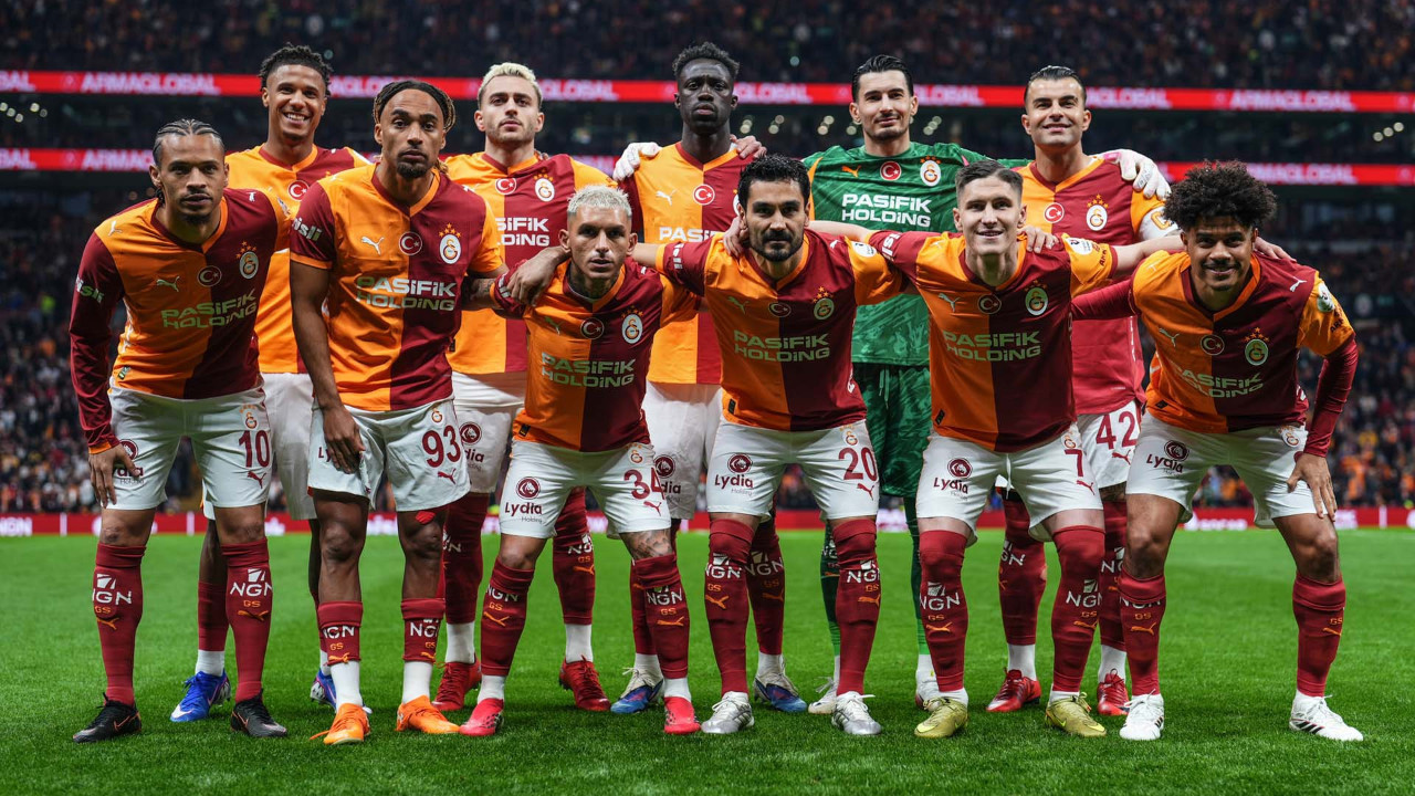 Galatasaray'da bomba karar! Taşlar yerinden oynadı! 4 futbolcunun bileti kesildi!