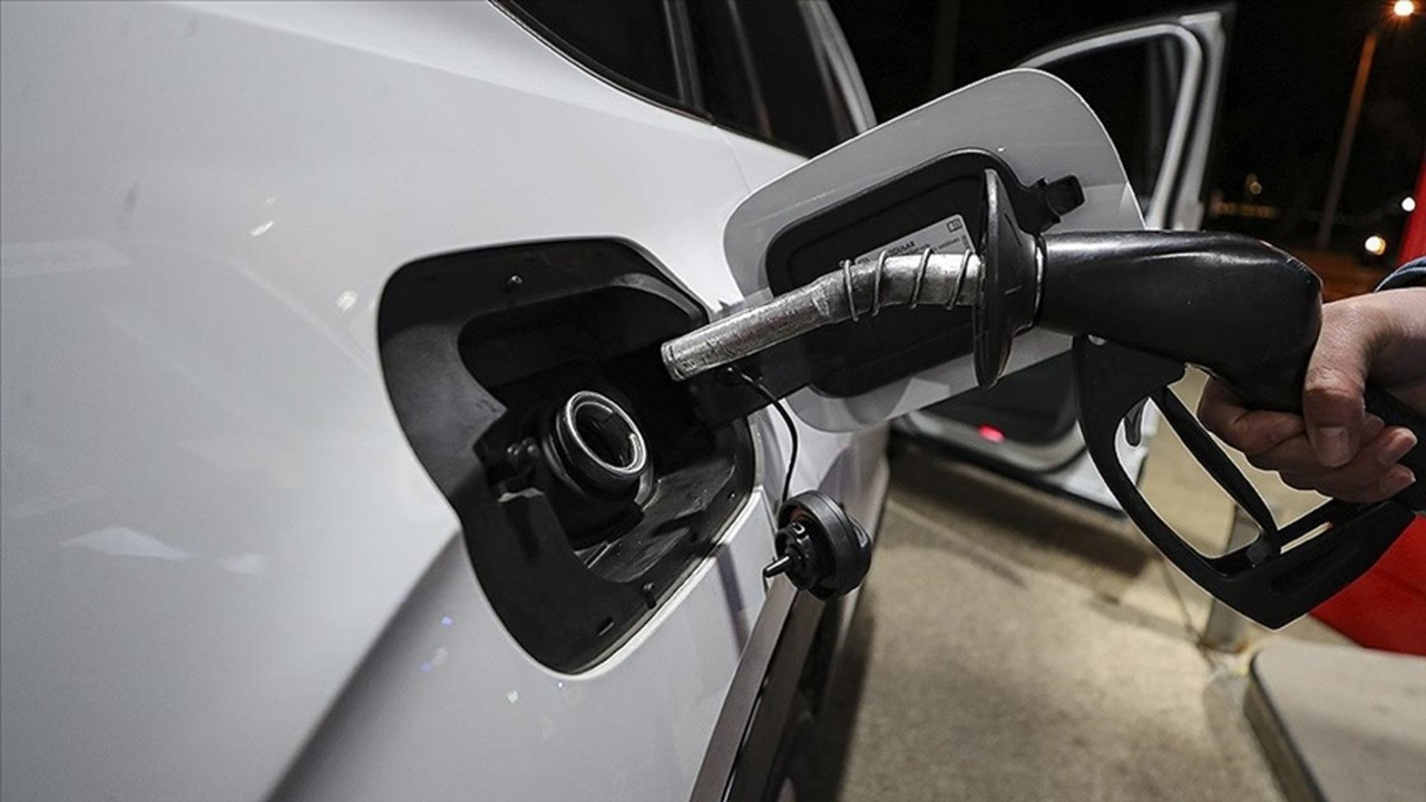 Motorine büyük indirim geldi! Gece yarısından itibaren litre fiyatı 4 lira düştü