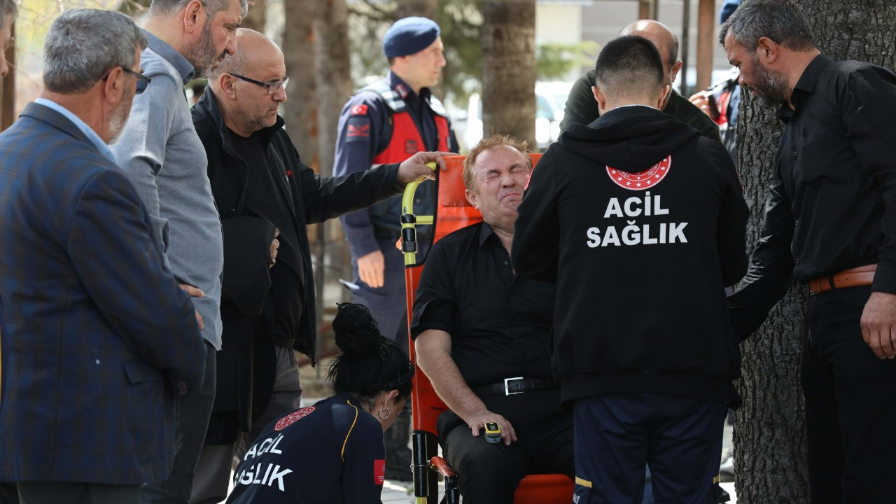 Cenazede acı ikiye katlandı! Ayla öğretmen uğurlanırken eşi fenalaştı!