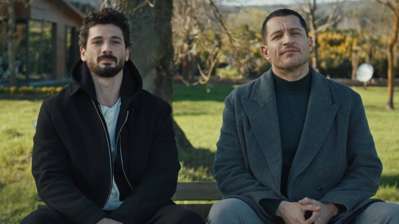 Eşref Rüya ve Yeraltı dizisi yayın akışından çıkarıldı! Kanal ve yapım ekibinden açıklama gelmedi