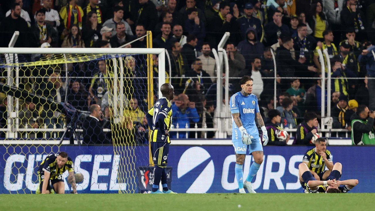 Fenerbahçe kalecisi Ederson’dan Ç. Rizespor maçında büyük hata! Son dakikada takımını yaktı, taraftarlar ıslıkladı