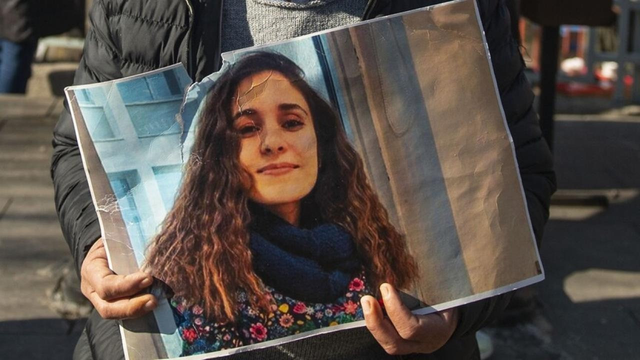 Adliyenin önü karıştı! Gülistan'ın yakınları ile şüpheliler arasında gerginlik çıktı: Tuncel Sonel gelsin seni kurtarsın