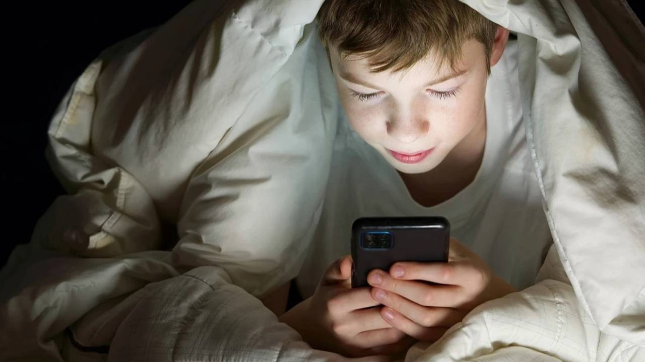 Dijital dünyada çocuk koruması: Çocuklara özel sim hattı geliyor! Harekete geçildi