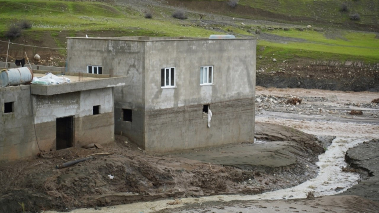 Siirt’te sağanak sele neden oldu; 35 küçükbaş öldü