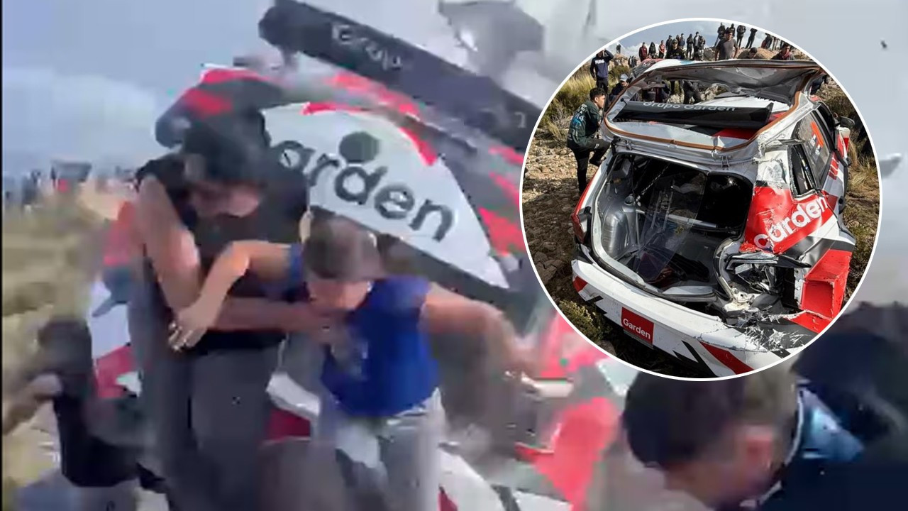 Dehşet anı! Yarış aracı takla atıp seyircilerin üstüne uçtu