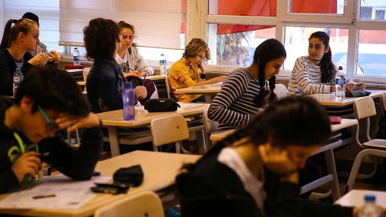 Okullarda güvenlik çemberi genişliyor! Metal dedektör sistemi kuruluyor