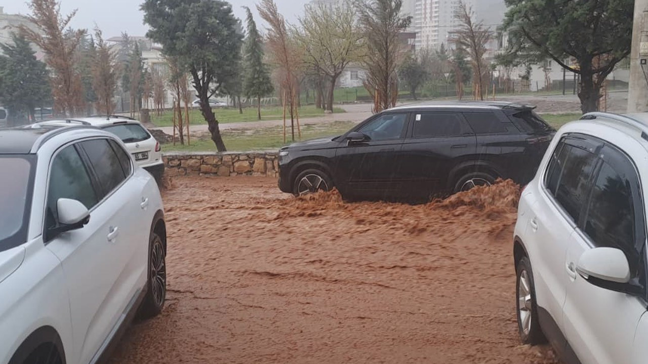 Silvan'ı sel vurdu