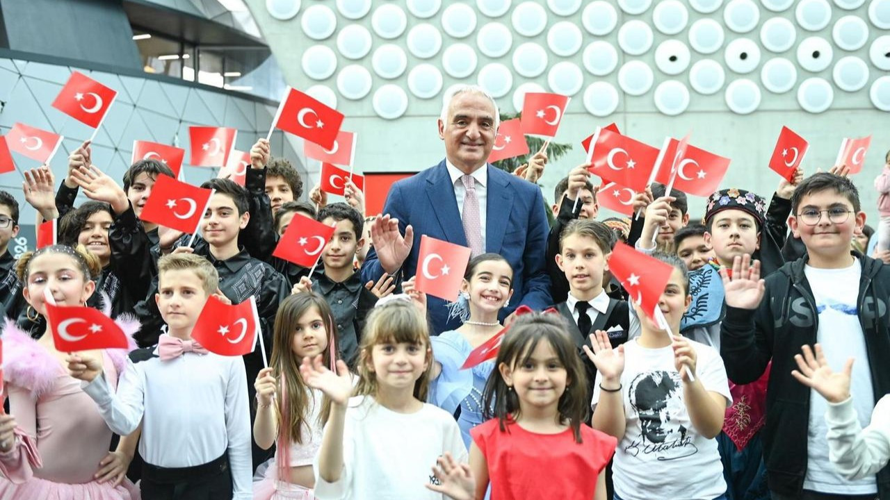 Bakan Ersoy duyurdu! 23 Nisan'da sinema biletinde dev indirim