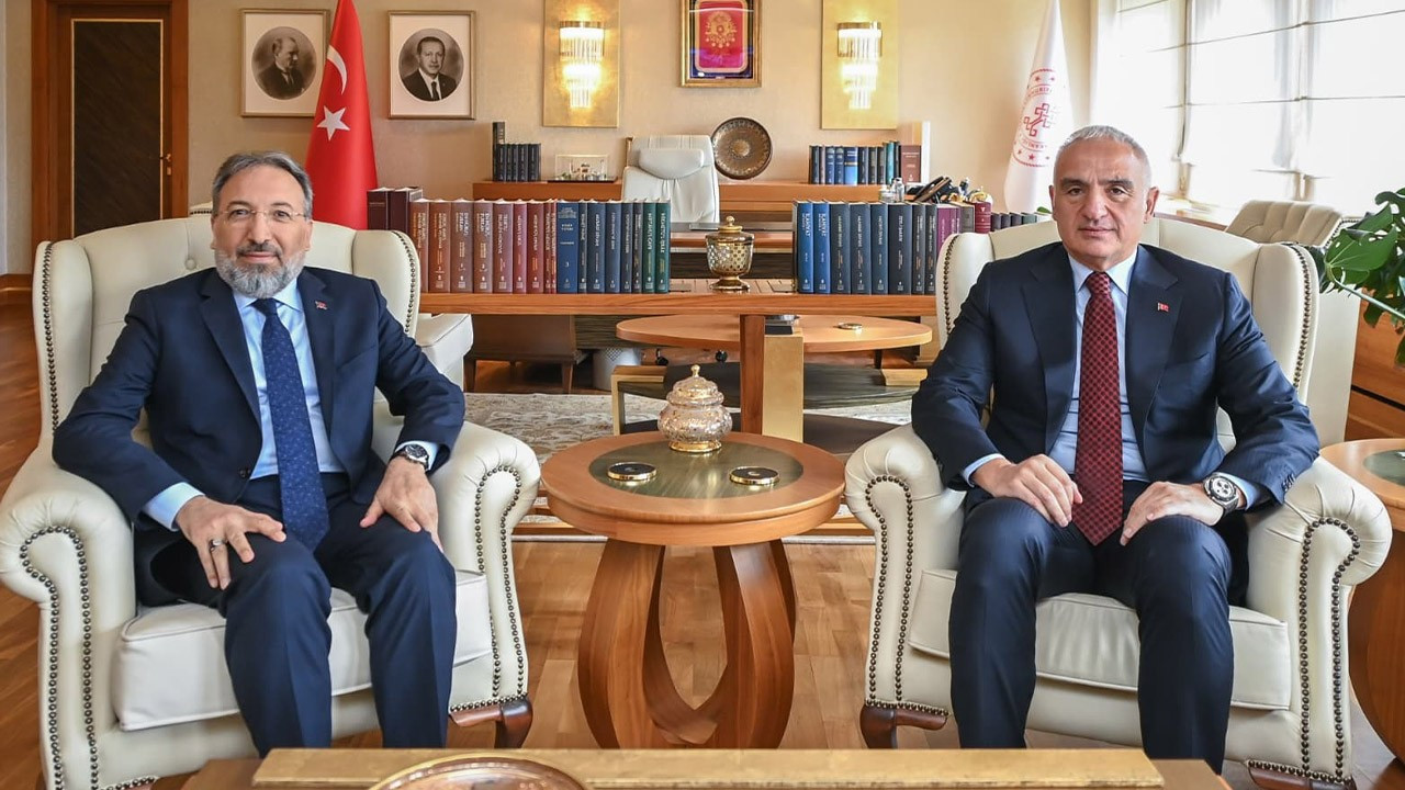 Bakan Ersoy, Diyanet İşleri Başkanı Arpaguş ile bi…