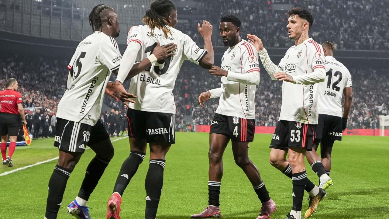 Yıldızlar sahne aldı! Beşiktaş, Alanyaspor'u farklı yendi! Türkiye Kupası'nda yarı finale yükseldi