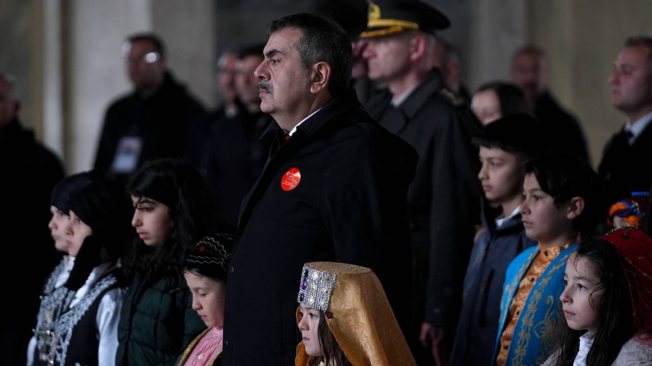 Bakan Tekin 81 ilden çocuklarla Anıtkabir'de: Şuuru yüksek nesiller yetiştirmek başlıca görevimiz
