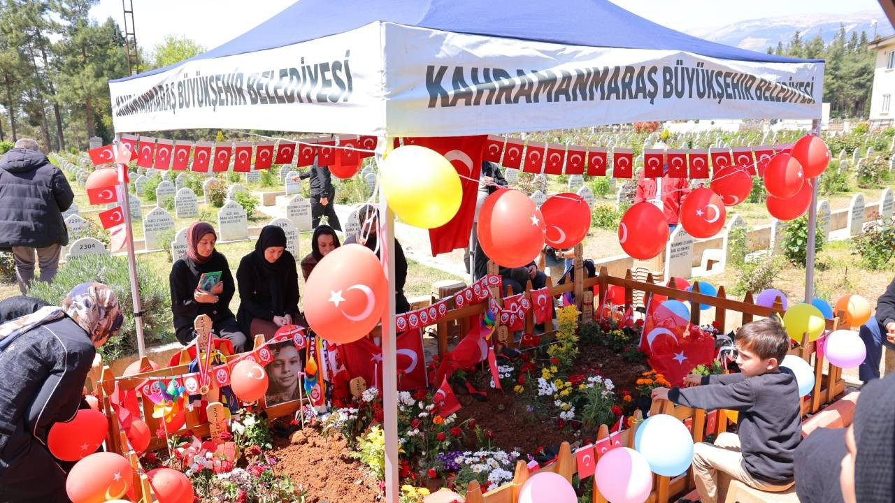 23 Nisan'da okul saldırısında hayatını kaybeden çocuklar unutulmadı