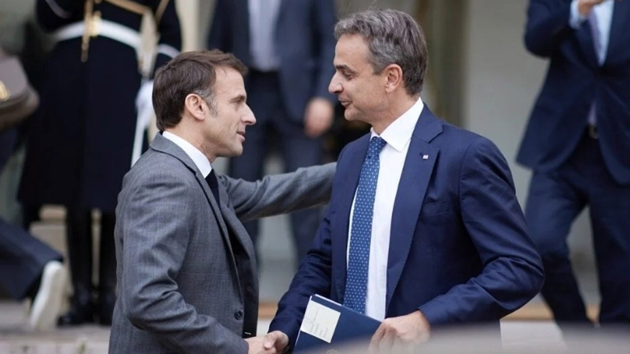 Atina yalnızlığı aşamadı, şimdi de Fransa'nın kollarına sığındı! Macron "Yunanistan'a kalkanız" dedi!