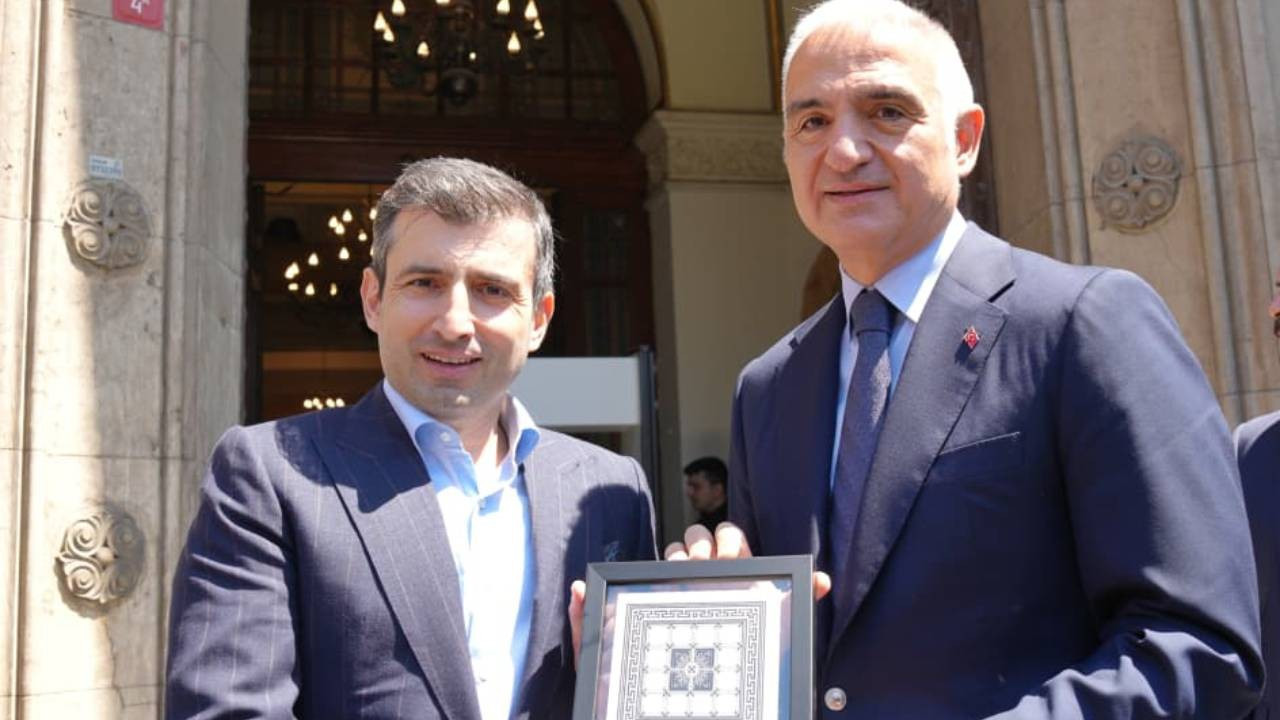 106 yıllık Karaköy Palas yeniden hayat buldu! Bakan Ersoy'dan Selçuk Bayraktar’a teşekkür