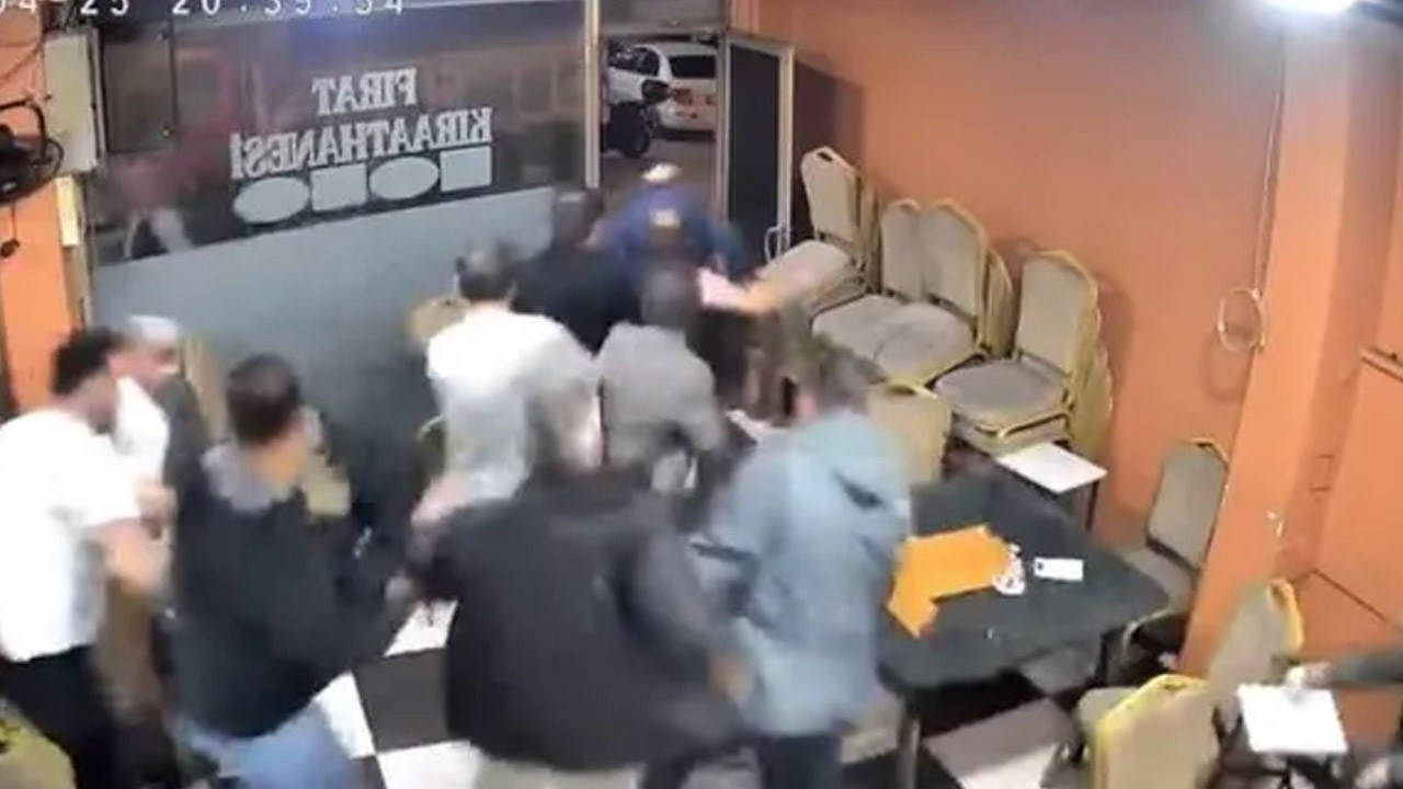 İstanbul'da kahvehanede büyük panik! Tek bir ses yetti, herkes dışarı koştu