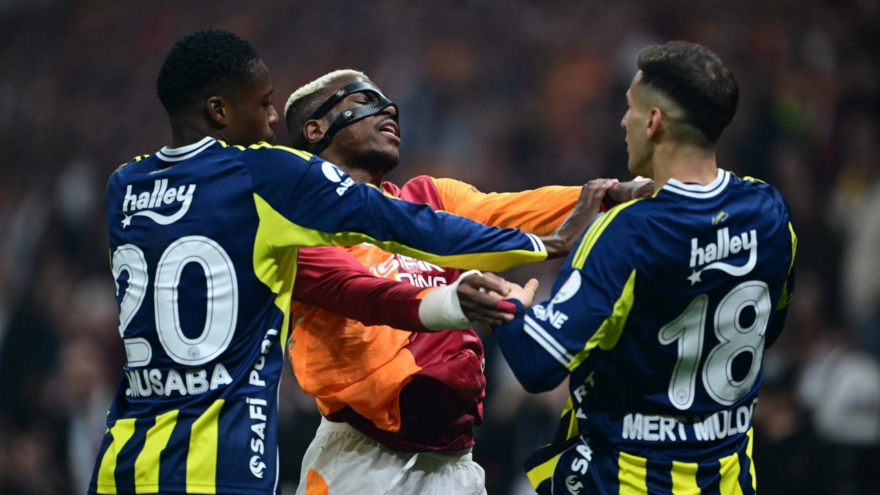 Derbide ortalık karıştı! Mert Müldür ve Osimhen birbirine girdi!