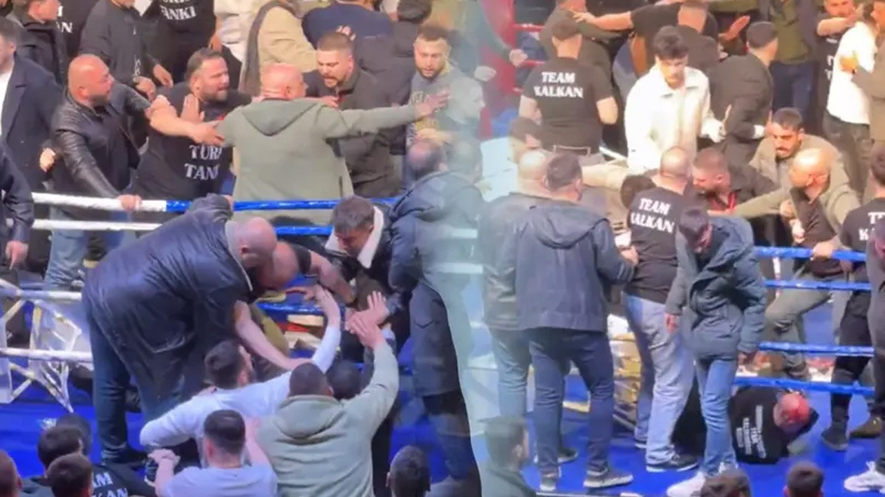 Ringde kaos! Trabzon'da yaşandı! Ringe girip boksörleri dövdüler...