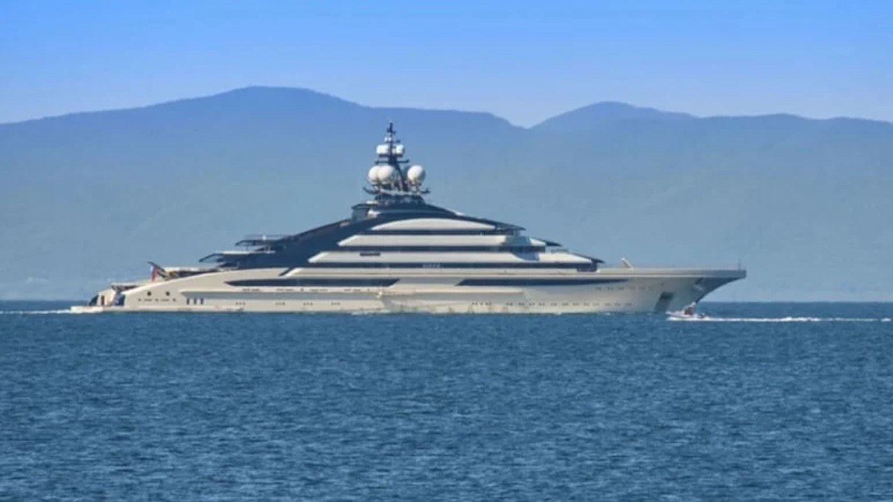 Gözler Hürmüz'de! Mega yat boğazı geçti: İki ablukayı da aştılar!