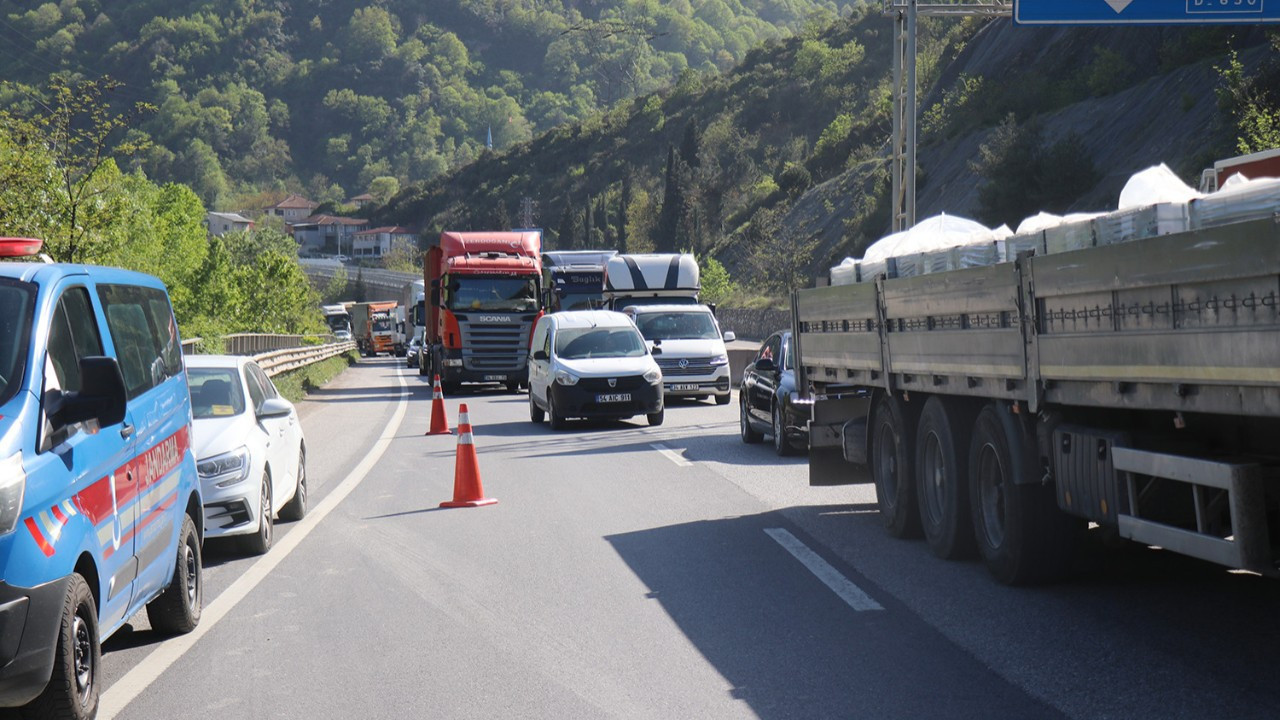 D-650'yi kilitleyen kaza! Uzun araç kuyrukları oluştu