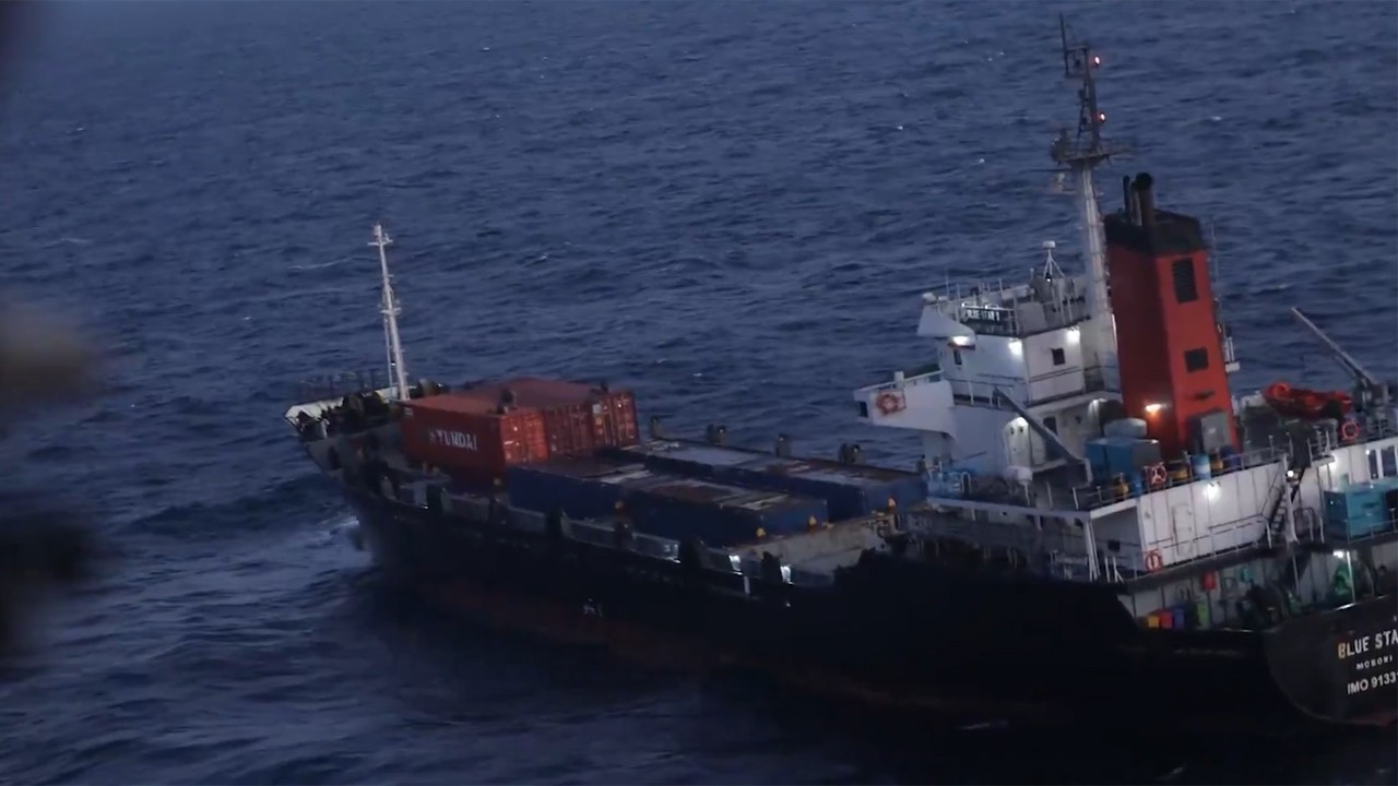 Hürmüz’de gerilim: CENTCOM görüntüleri paylaştı: ABD askerlerinden operasyon