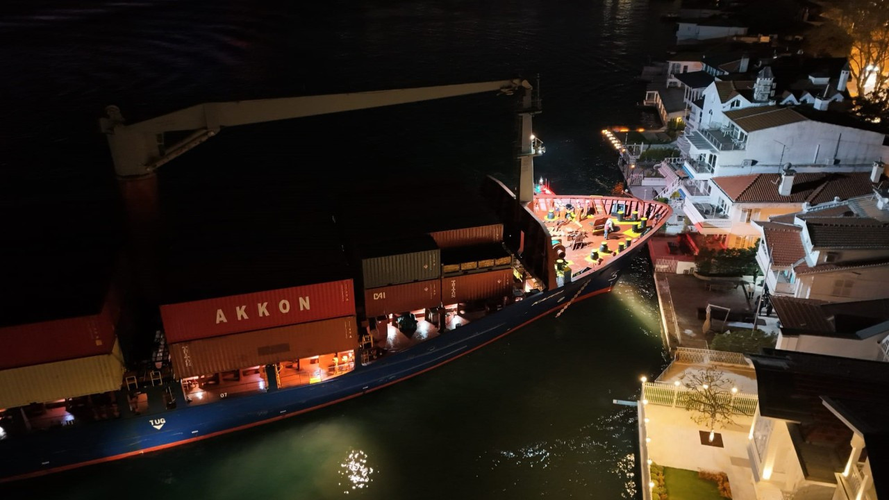 Gece yarısı boğazda kabus... 148 metrelik gemi karaya oturdu! Yine aynı gemi!