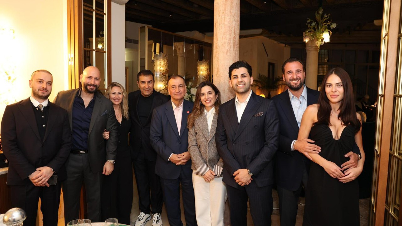 Ahmet Güneştekin'ten Venedik çıkarması! Yılın sergisi geliyor: "Sessizlik” yankı uyandıracak