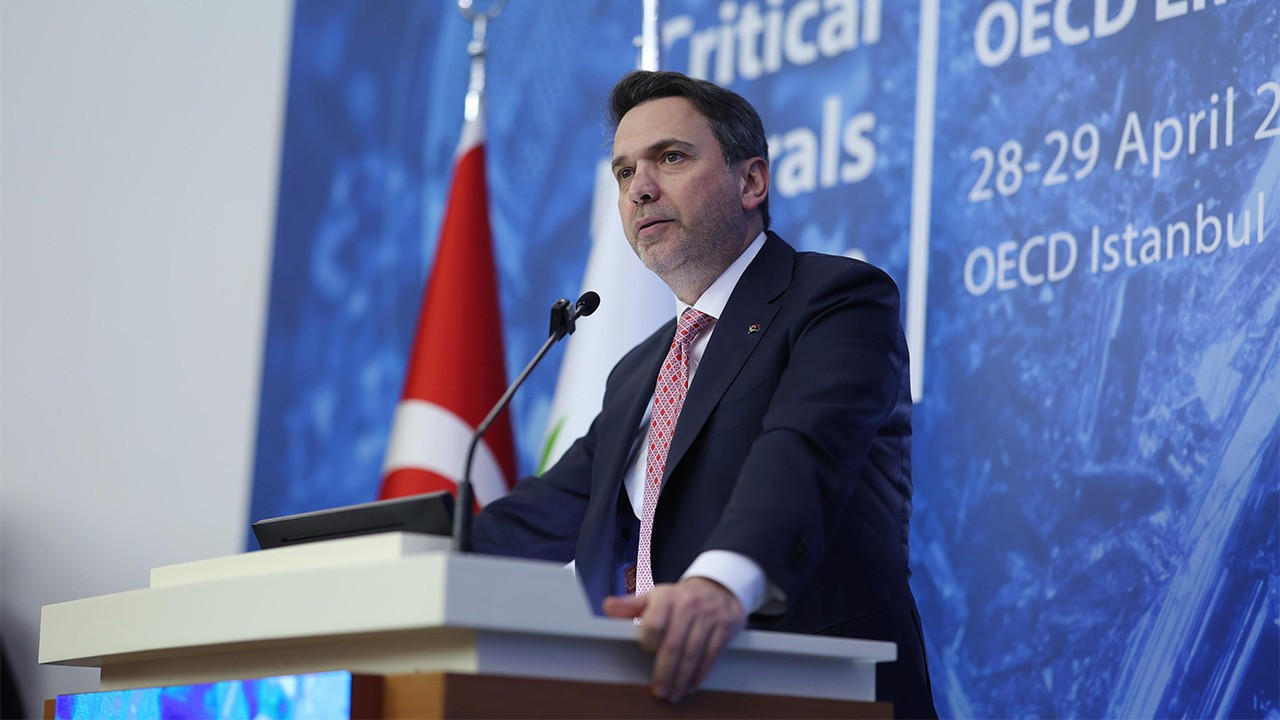 Bakan Bayraktar’dan Özgür Özel’e sert yanıt: Bu konuda bildiğiniz hiçbir şey yok!