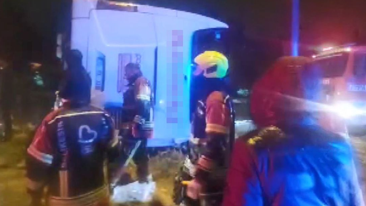 Balıkesir'de feci kaza! Yolcu otobüsü devrildi: 3 ölü, 31 yaralı