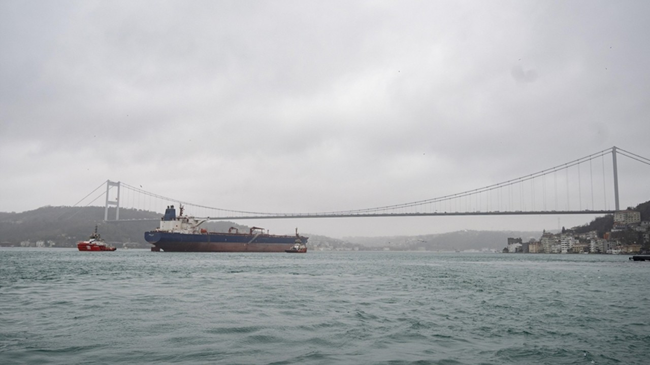 Dikkat! İstanbul Boğazı gemi trafiğine kapatıldı