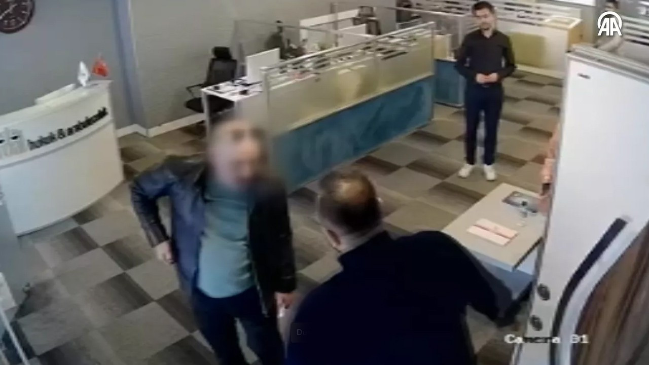 Erzurum’da borçlu adam avukatın boğazına bıçak dayadı: “Seni öldürmeye geldim!