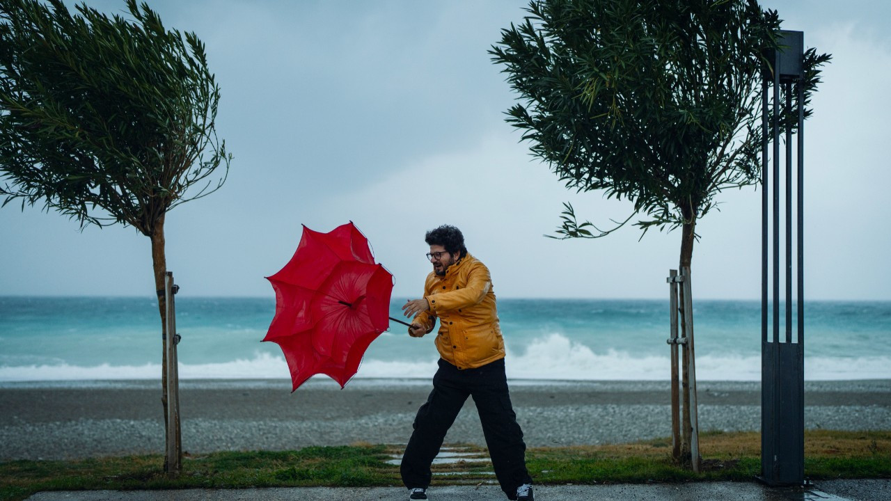 METEOROLOJİ'DEN SARI KODLU ALARM: Sağanak, fırtına ve kar geliyor! 10 ilde çok kuvvetli yağış uyarısı