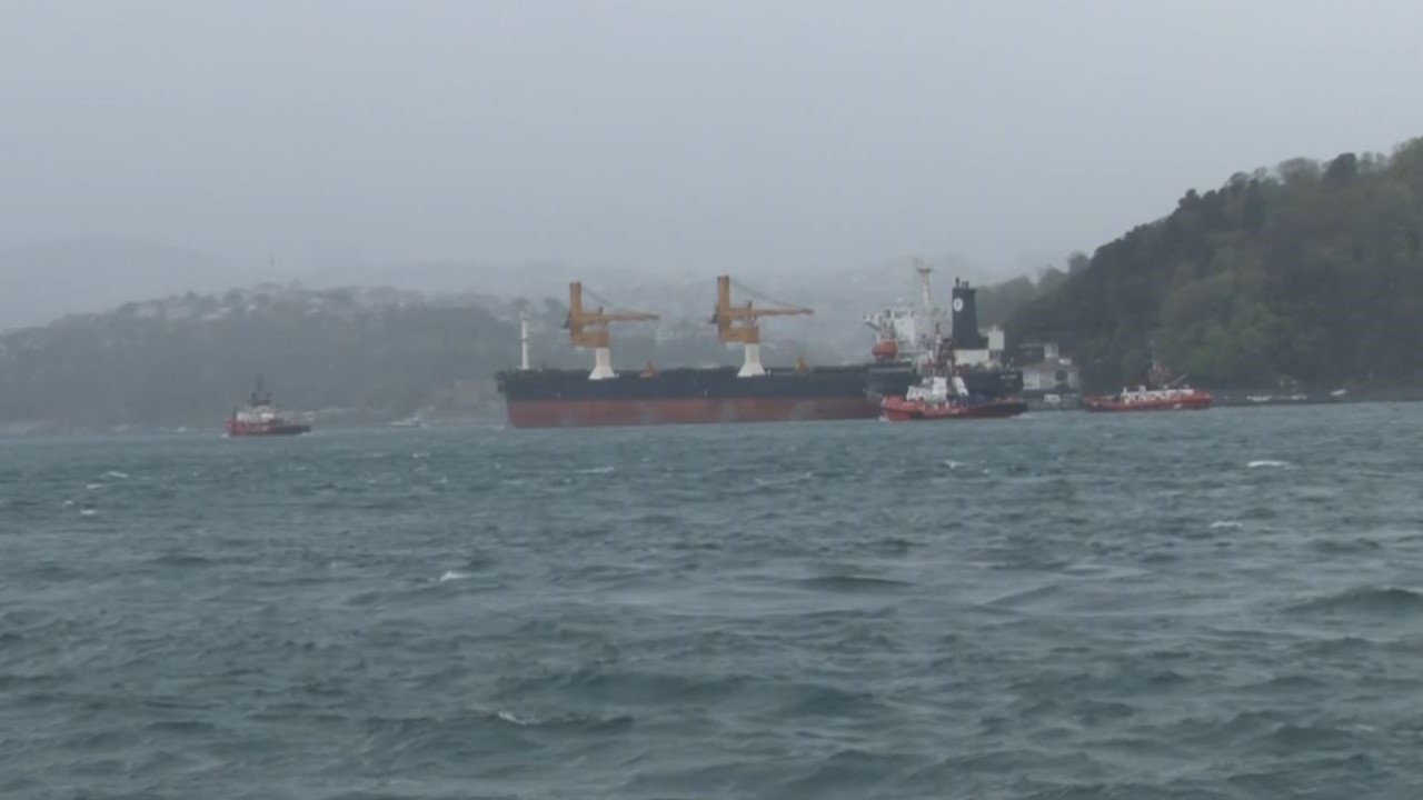 İstanbul Boğazı'nda arıza yaptı: Kuru yük gemisi kurtarıldı