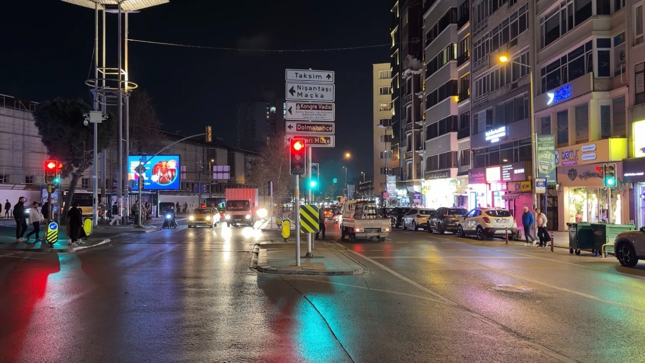 Şişli’de kazada üzerine trafik ışığı devrilmişti! Mısırlı turist hayatını kaybetti