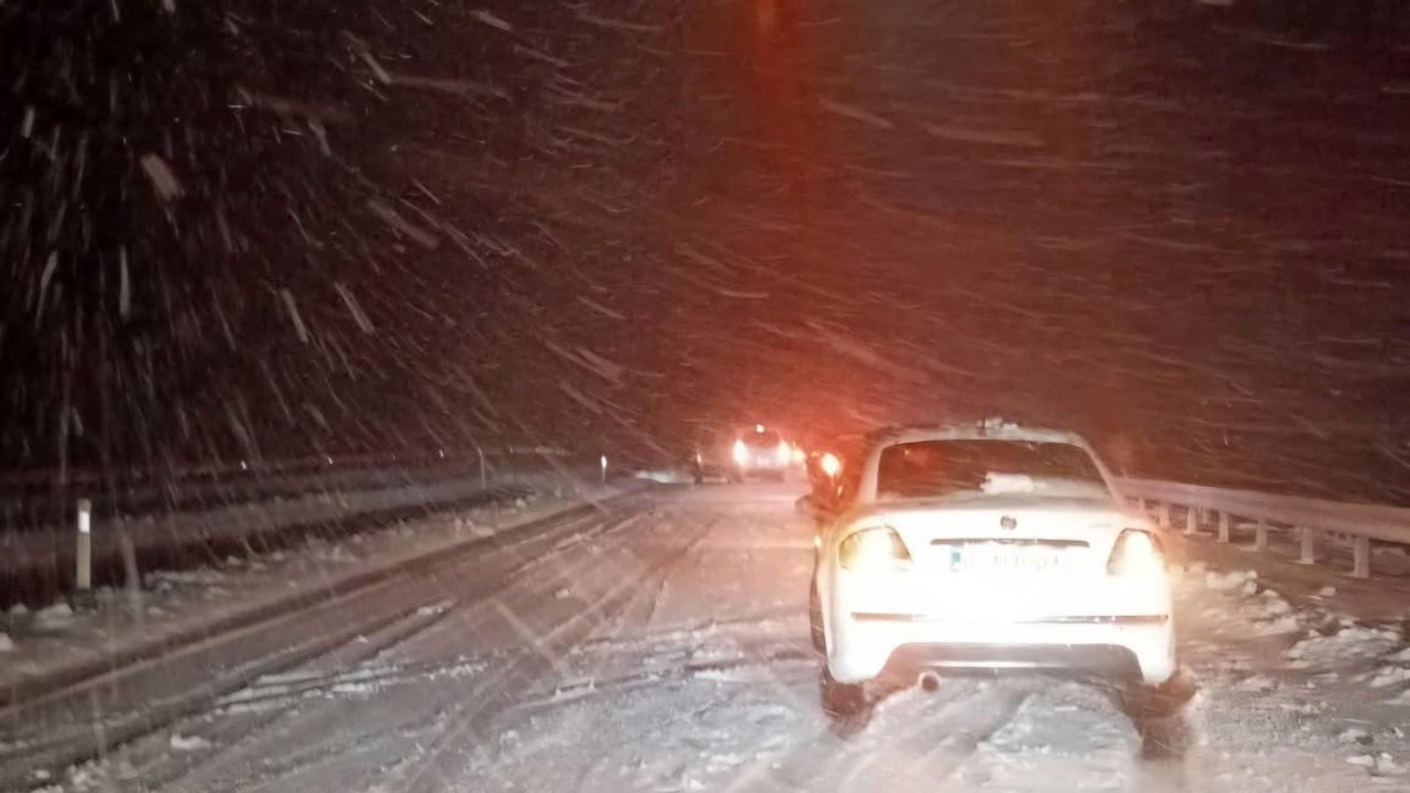 Mayıs'ta eğitime kar engeli! Yollar kapandı, ulaşım sağlanamadı