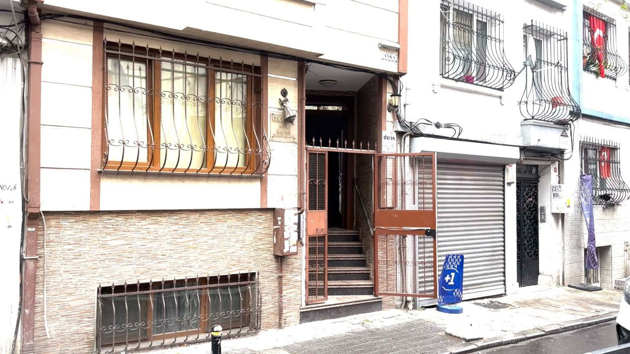 Eski sevgilisinin evini bastı! Kadının erkek arkadaşını 7 kez bıçakladı