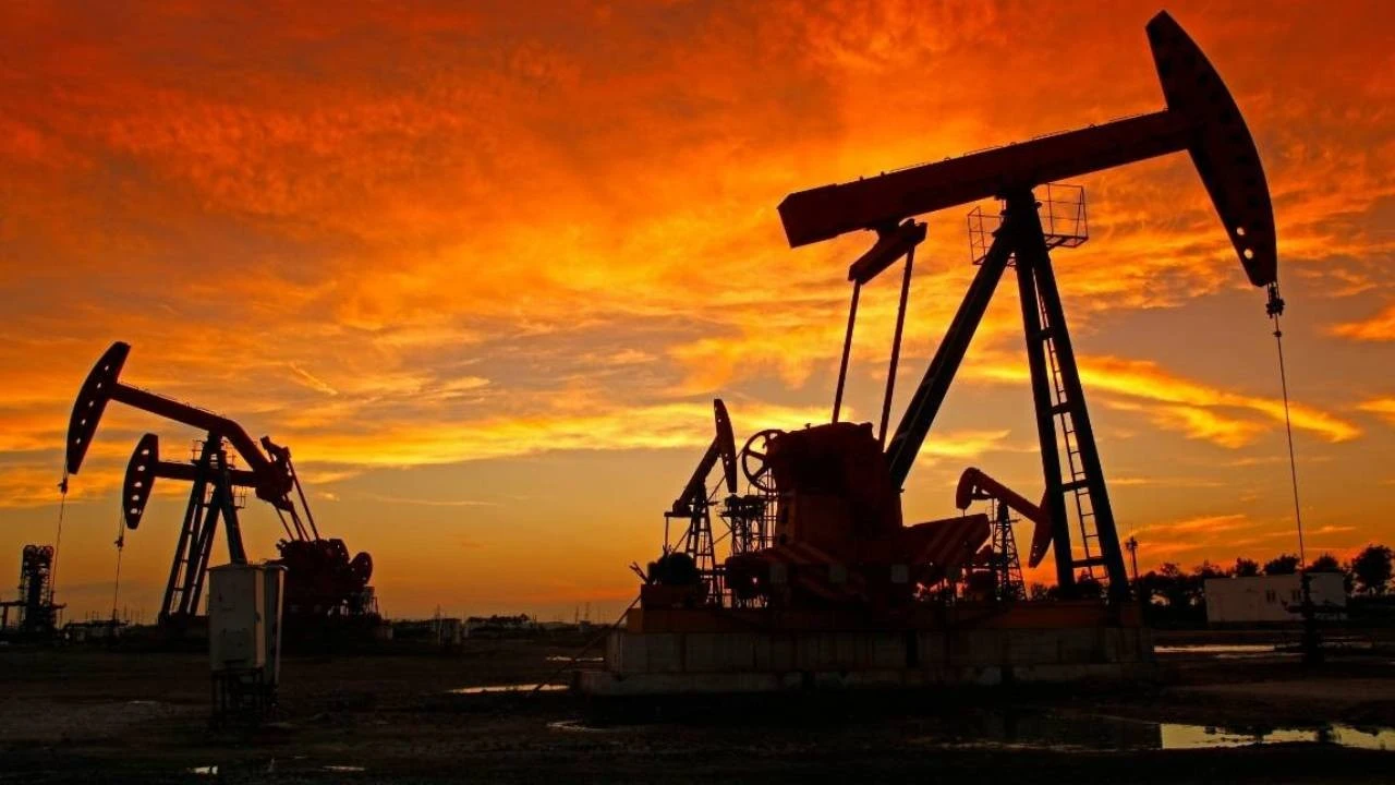 Bir açıklama yetti! Trump frene bastı, petrol çakıldı!