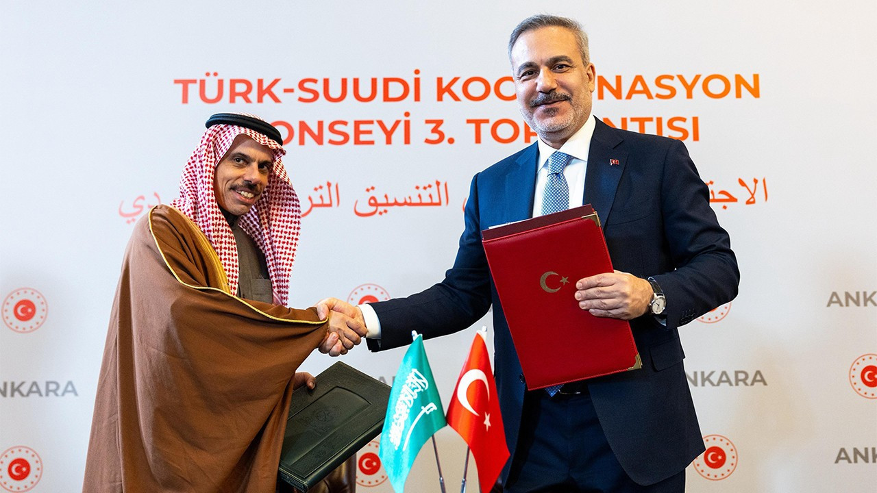 Vize şartı kaldırıldı! İmzalar atıldı: Suudi Arabistan ile muafiyet anlaşması