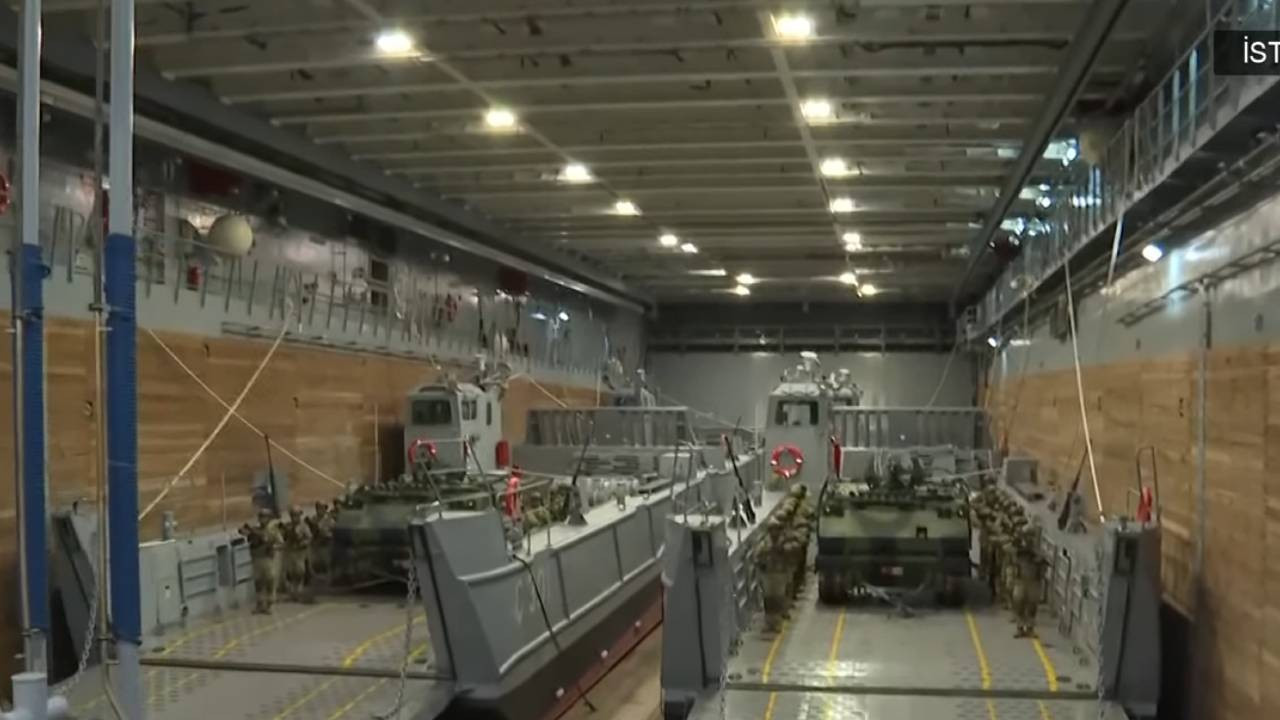 Mavi kalenin yüzen kalesi: TCG Anadolu ilk kez tv100'de