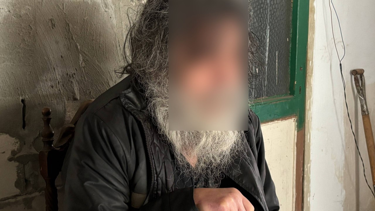 Çöplerin ardından dram çıktı! Kapıyı açan ekipler gördükleri karşında şoke oldu