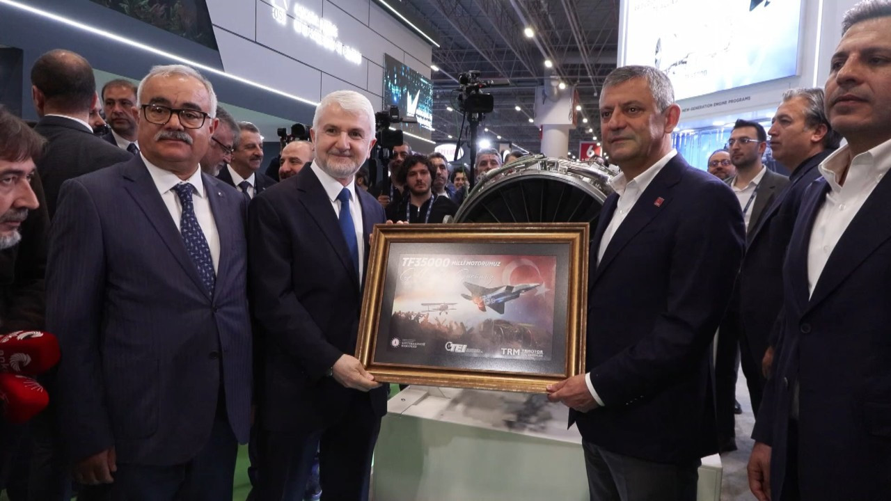 Özgür Özel SAHA EXPO’da! Yerli savunma gücüne hayran kaldı: Etkilenmediğim yok, hepsi harika