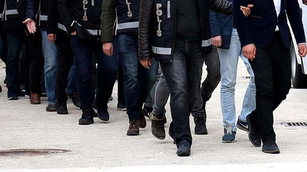 İçişleri Bakanlığı duyurdu: 27'si kırmızı bültenle aranan 48 suçlu, Türkiye'ye getirildi
