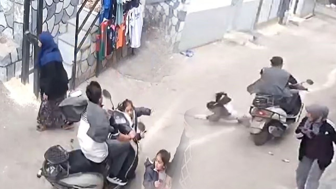 Feci kaza kamerada! Motosikletle kız çocuğuna çarpıp kaçtı