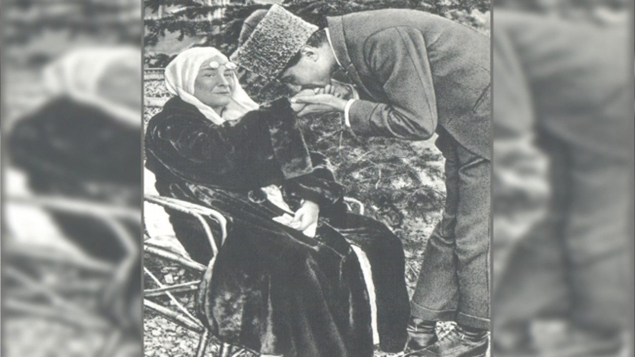 Zübeyde Hanım, Anneler Günü'nde unutulmadı: Bir anne, tüm dünyayı değiştirebilir! İşte Atatürk'ün anne sevgisi...