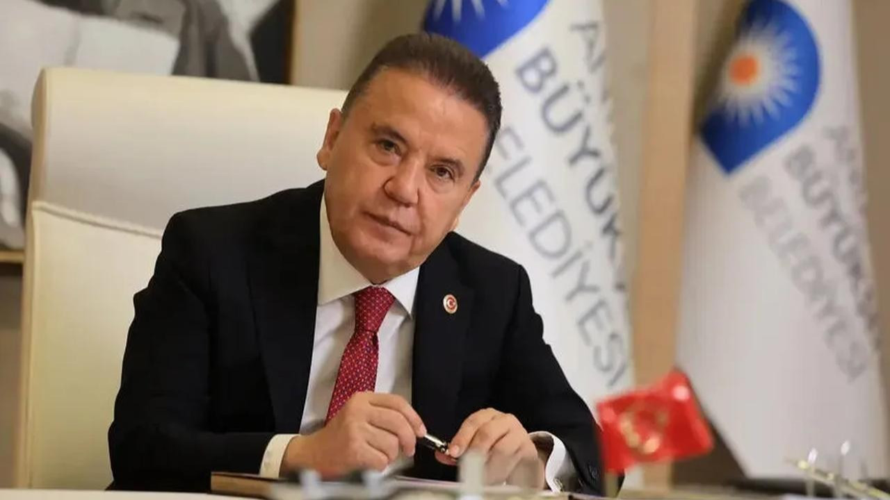 Barış Yarkadaş tv100 yayınında paylaştı: Muhittin Böcek'in makam odasında hangi 2 siyasetçinin fotoğrafı vardı?
