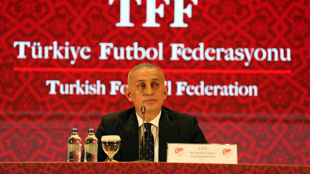 Hacıosmanoğlu'ndan spor yorumcusu eski hakemlere zehir zemberek sözler: " Onların Talimatla 5-0, 6-0 maç bitirdiğini biliyorum!" Yabancı kuralını da açıkladı